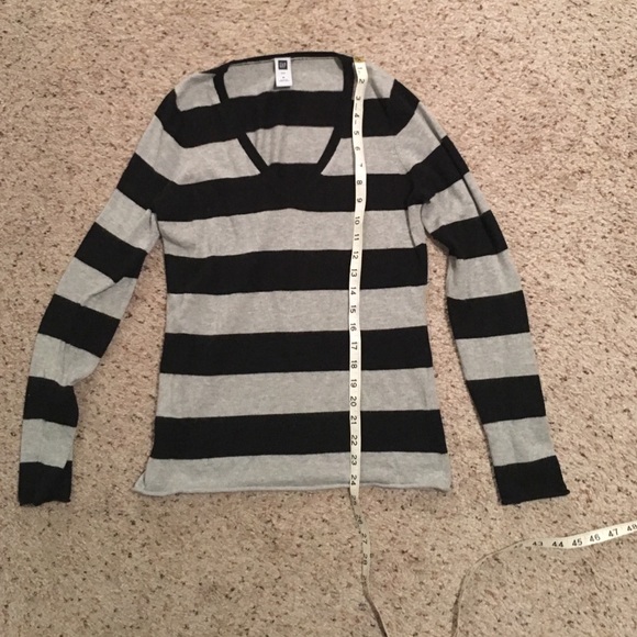 Gap women's V-neck gray black stripe sweater