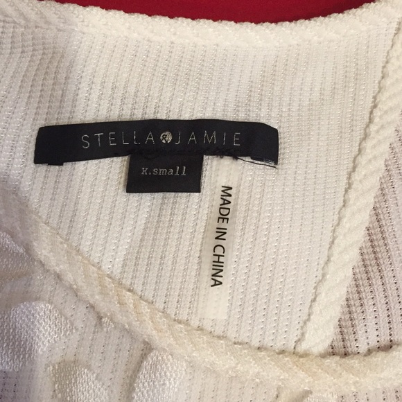 Crop top with criss cross open back - Picture 3 of 4