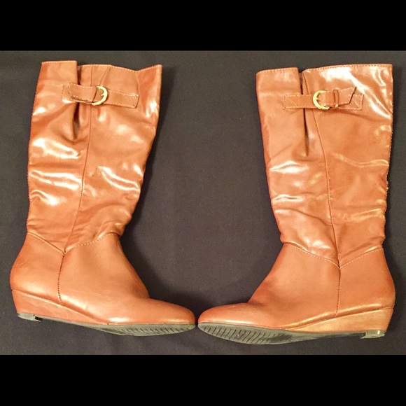 6.5M Brown Hot Tomato 1in Wedge, .5in Heel Boots.
