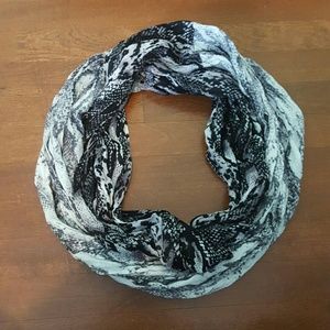 Black/grey snake skin print infinity scarf