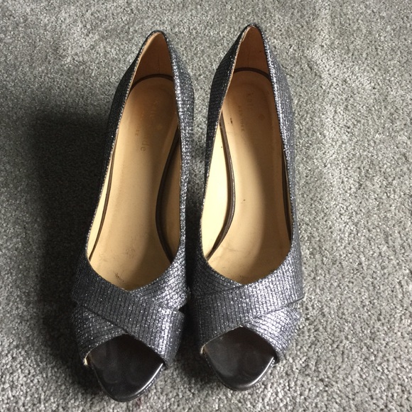Kate Spade size 7.5 silver opened toed shoes