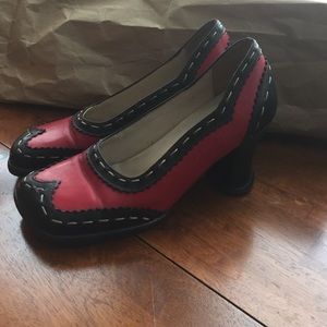 Jonathan Fluevog red and black heart heels ❤️