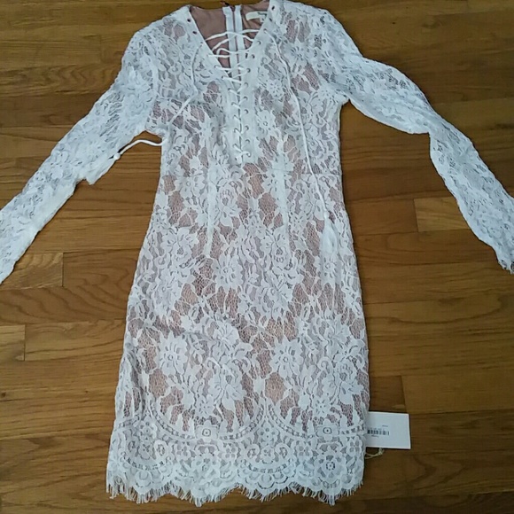 boutique Dresses & Skirts - White lace front dress