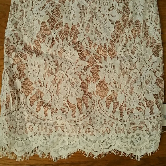 White lace front dress - Picture 2 of 3