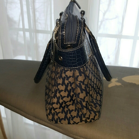 Purse - Picture 2 of 3