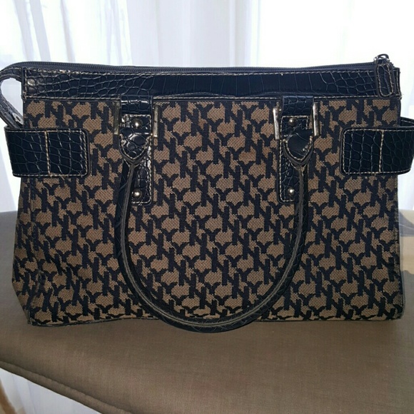Purse - Picture 3 of 3