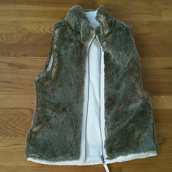 Reversible Gap faux fur vest