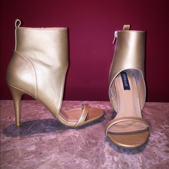 Gold heels✨