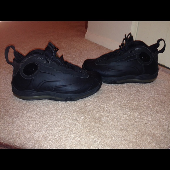 Black Nike total air foamposite sz 11.5