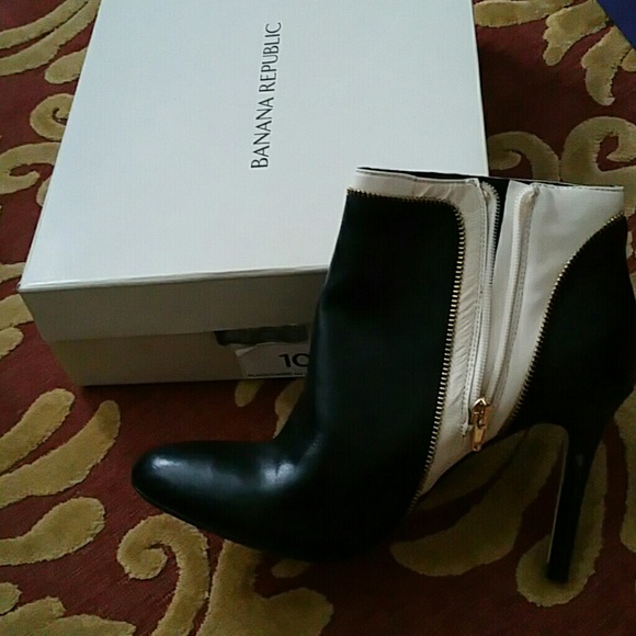 Bn Banana Republic Kamile  bootie