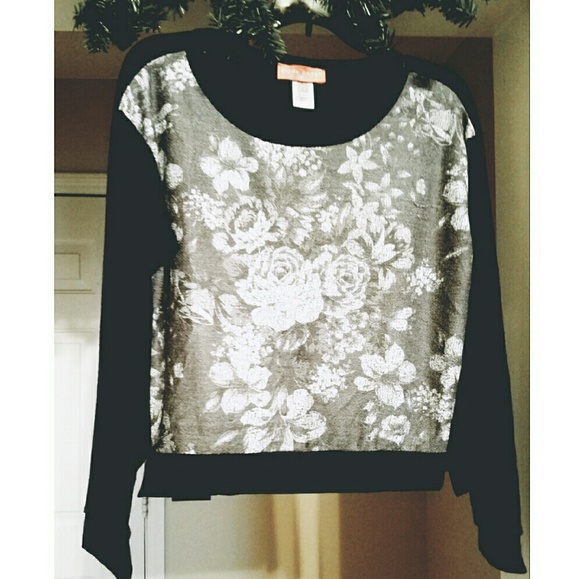 Black and White Floral Cropped Top