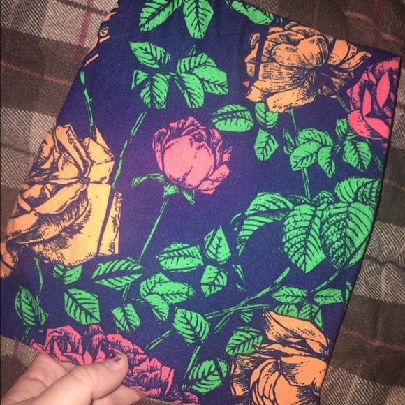 Lularoe NEW roses one size *unicorn* - Picture 2 of 2