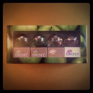 DKNY Be Delicious Travel Fragrance Gift Set NIB