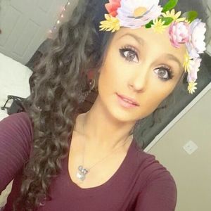 Meet your Posher, Elisa