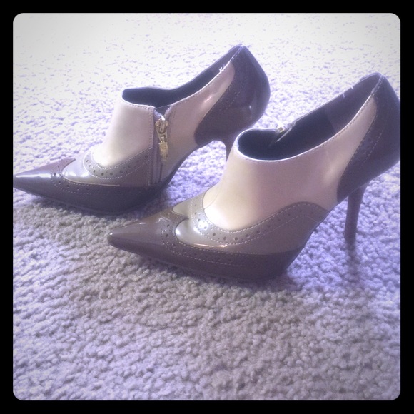 Womens Booties, GUESS, size 5M