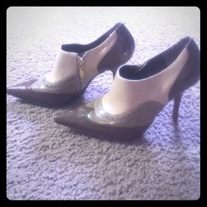 Womens Booties, GUESS, size 5M