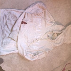 ‼️PRICE DROP‼️ Creams hollister sweatshirt