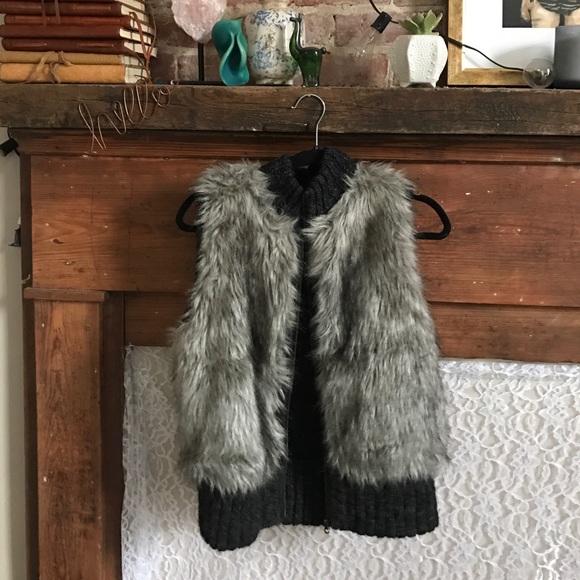 Loft Faux Fur Vest - Picture 1 of 4