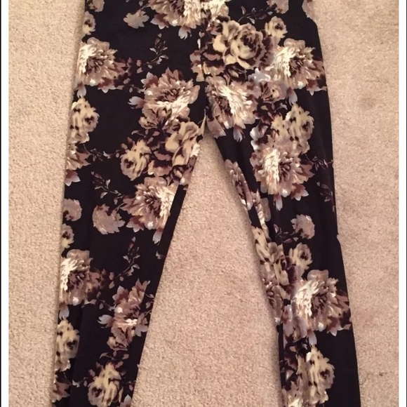 DESPERATELY seeking these lularoe roses/flowers os - Picture 1 of 1
