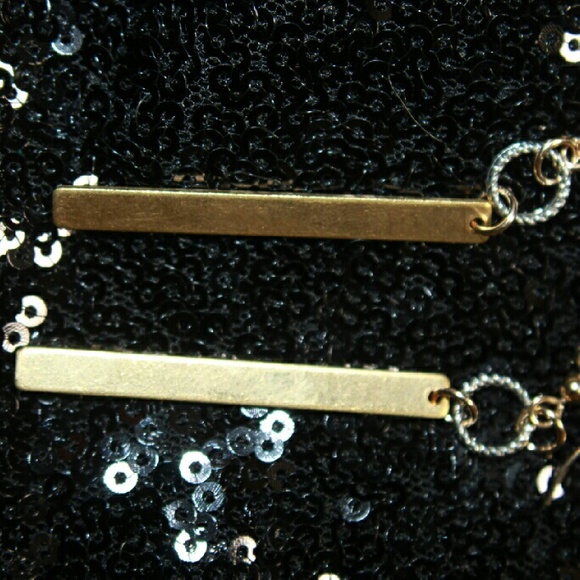 Gold Flat bar earrings - Picture 2 of 2