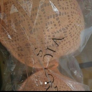 Victoria secret sexY tee push up bra