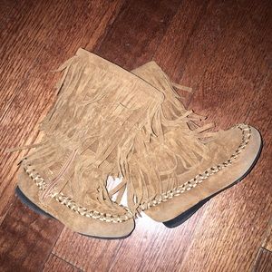 Toddler fringe boots