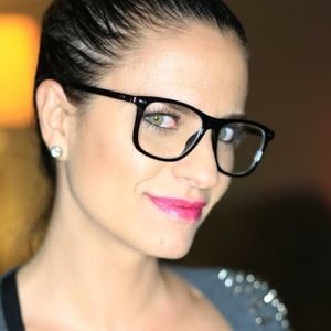 Meet your Posher, Marcia