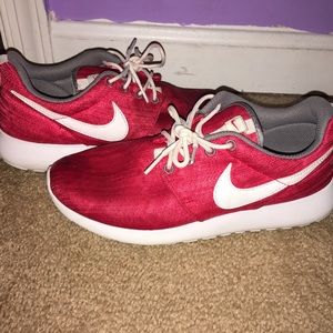 Red roshe shoes , 6y size