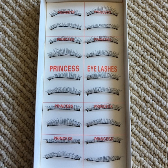 10 pairs of natural looking eyelashes NIB - Picture 1 of 2