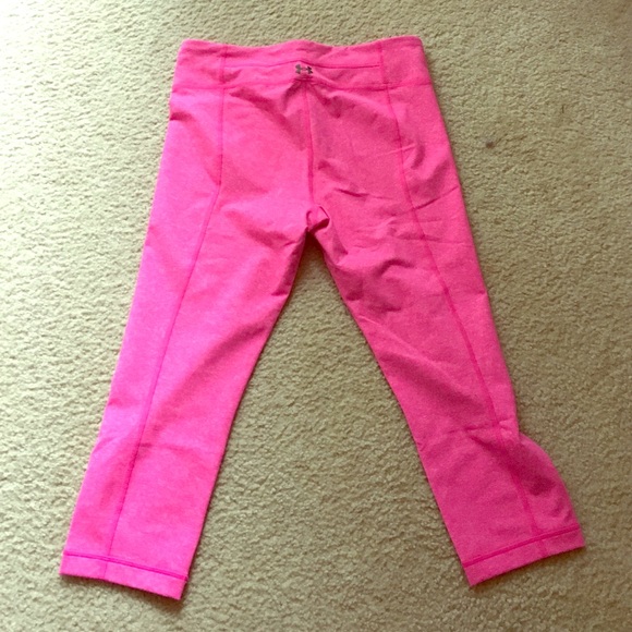 Under Armour Pink Knee-Length leggings-Never Worn!