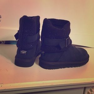 Ladies Ugg boots--navy blue. Can not be bundled.