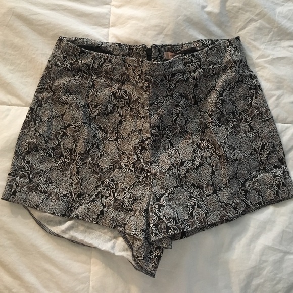 SUPER CUTE HIGHWAISTED SHORTS