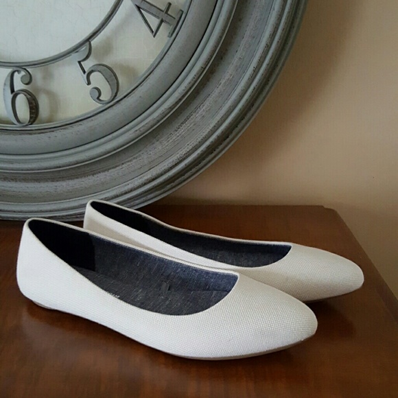 Dr. Scholl's Shoes - NWOT White linen flats--Never worn