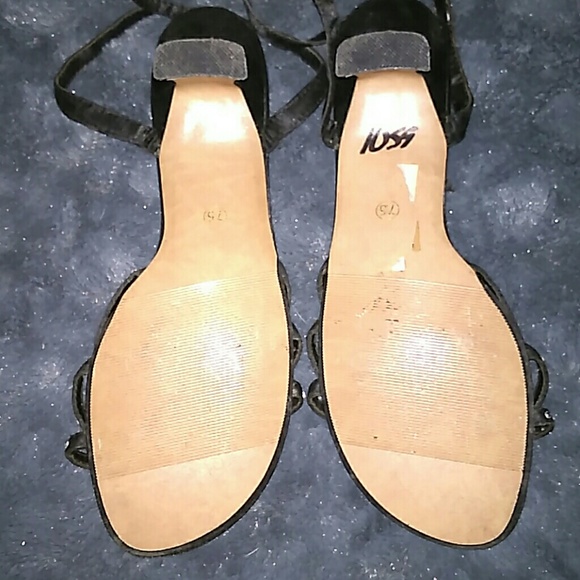 Cute lace up heels - Picture 3 of 4