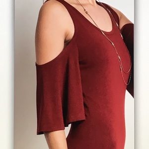 Dresses - 5 ⭐️ rating!🍾Wine off🍷shoulder maxi dress Dresses - 5 ⭐️ rating!🍾Wine off🍷shoulder maxi dress