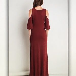 Dresses - 5 ⭐️ rating!🍾Wine off🍷shoulder maxi dress Dresses - 5 ⭐️ rating!🍾Wine off🍷shoulder maxi dress