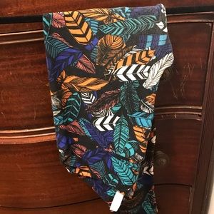 LuLaRoe OS feathers