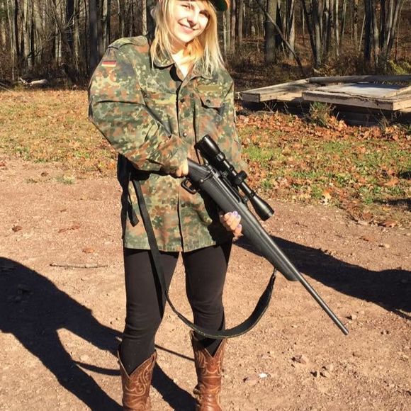 Meet your Posher, Darcie - Picture 3 of 4