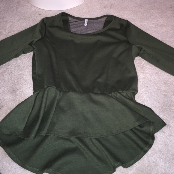 ‼️SOLD ON Ⓜ️‼️olive green peplum top