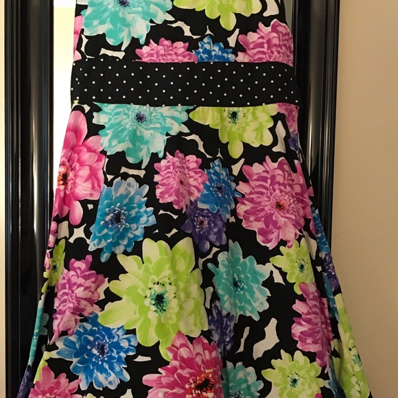 Dress - Picture 2 of 3