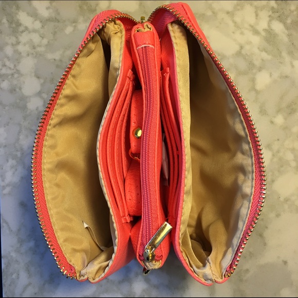 1 DAY SALE!☀️LAST ONE‼️Wristlet/Small Wallet - Picture 2 of 3