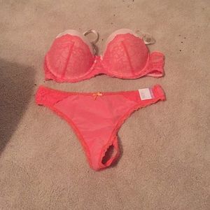 BRAND NEW WITH TAGS MATCHING BRA AND PANTIES