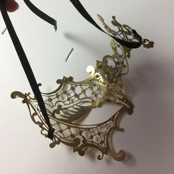 Masquerade mask - Picture 3 of 3