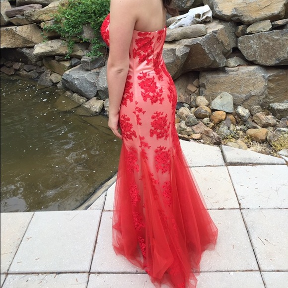 Fitted Red Lace Prom Dress