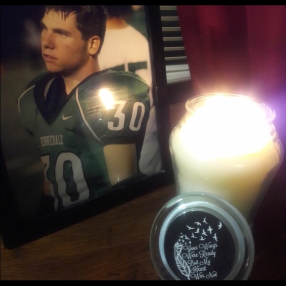 Remembrance Candle Vanilla Velvet✨ - Picture 2 of 2