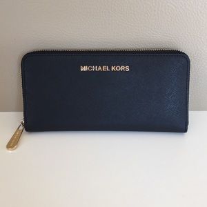 Michael Kors Zip Wallet