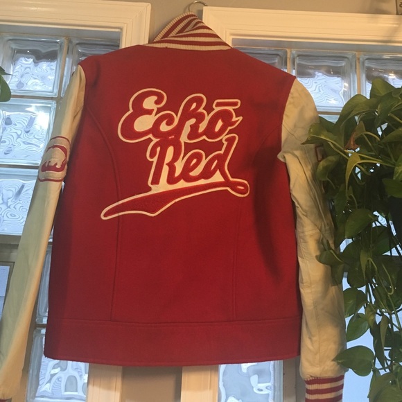 EckoRed - Picture 2 of 2