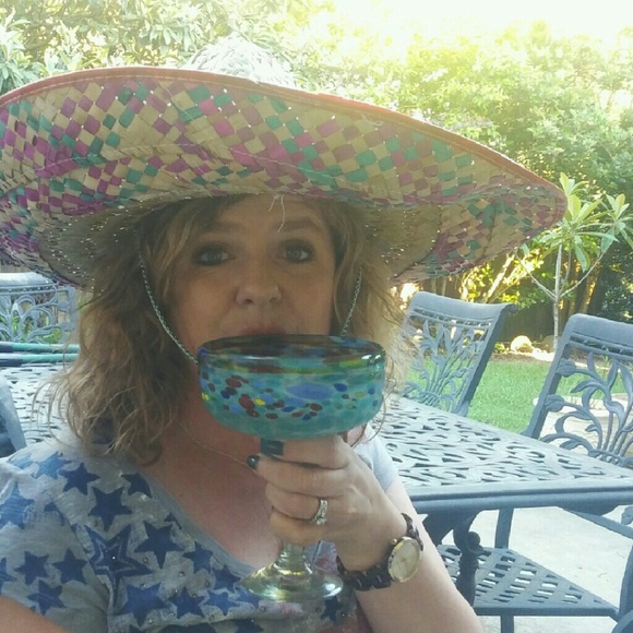 Meet your Posher, Nicole - Picture 2 of 2