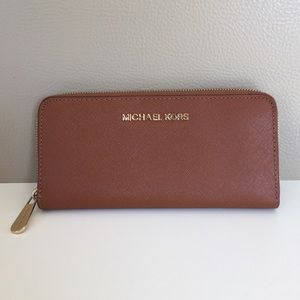 Michael Kors Zip Wallet