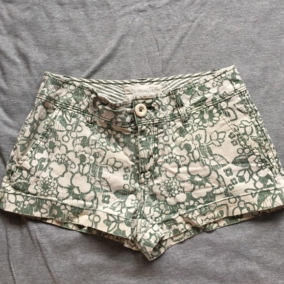 AERO GREEN PRINTED SHORTS - Picture 1 of 3